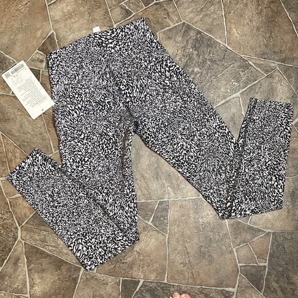 NWT Lululemon InStill HR Tight 25” in Warped Grain Alpine White Black Sz 2 - Picture 6 of 13